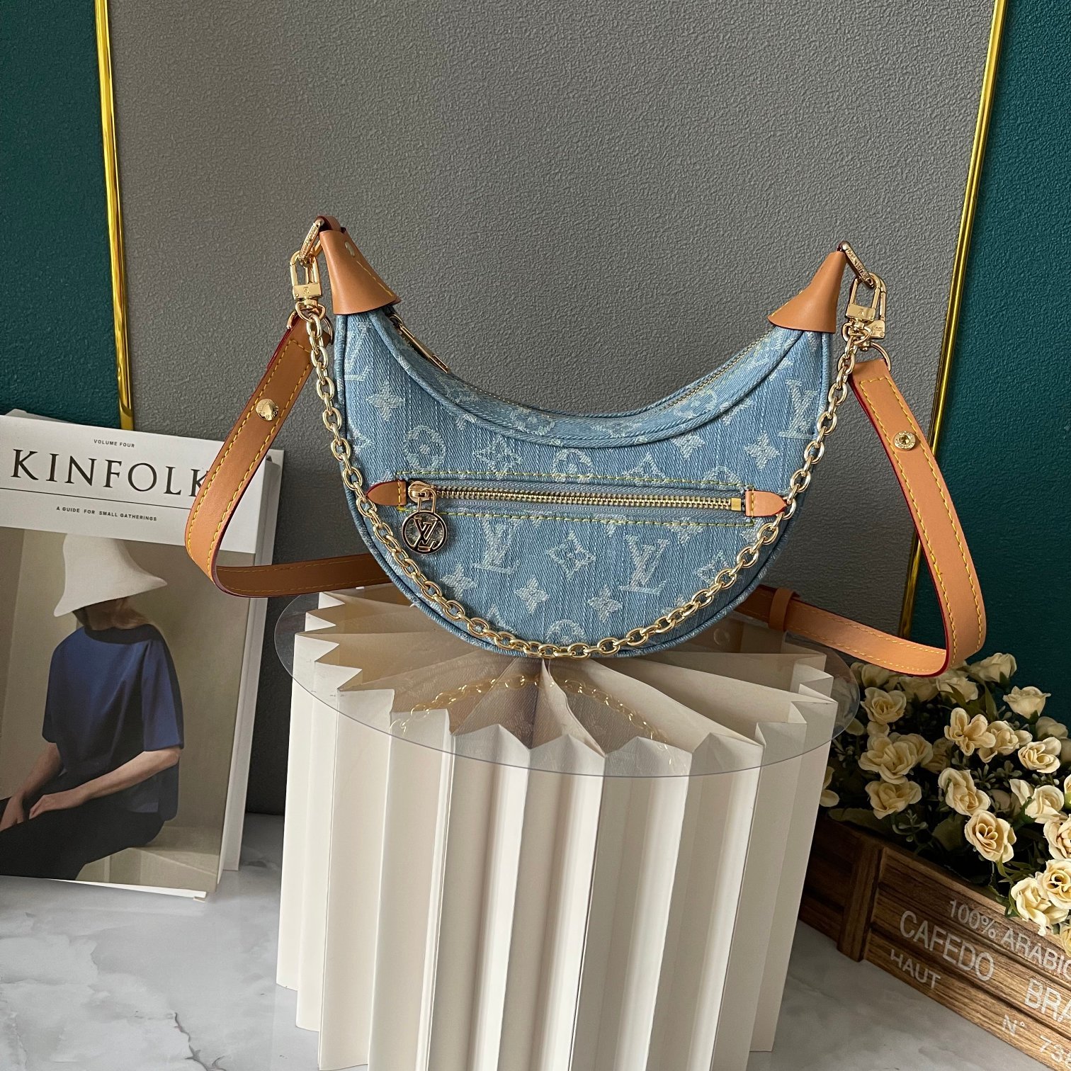 32D77970-0008-F124-EEDC-35C64561E7D8